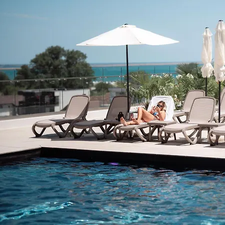Velvet Breeze In Odyssey Pools And Parking Apartman Năvodari