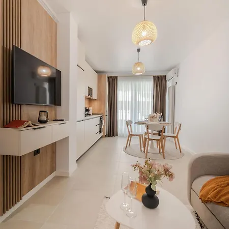 Velvet Breeze In Odyssey Pools And Parking Apartman *