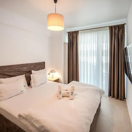 Velvet Breeze In Odyssey Pools And Parking * Năvodari