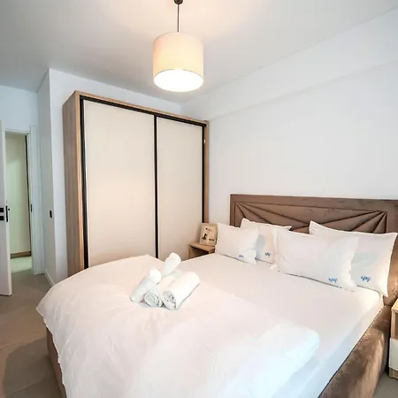 Velvet Breeze In Odyssey Pools And Parking Apartman